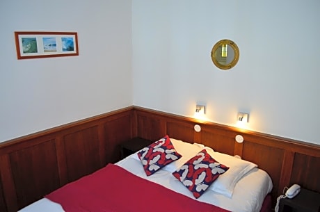Standard Single Room with Shower in Skipper Building
