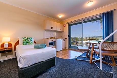 Deluxe Family Room with Pool View