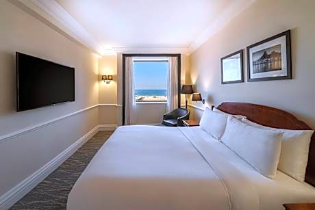 Executive lounge access, Suite, 1 King, Sofa bed, Ocean view