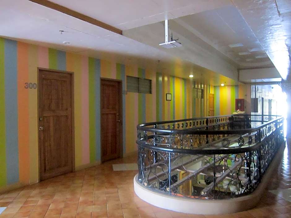 Plaza Maria Luisa Suites Inn