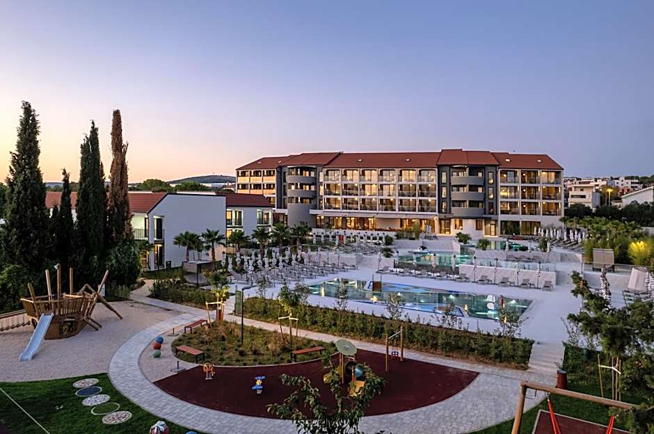 Molum Hotel & Residences