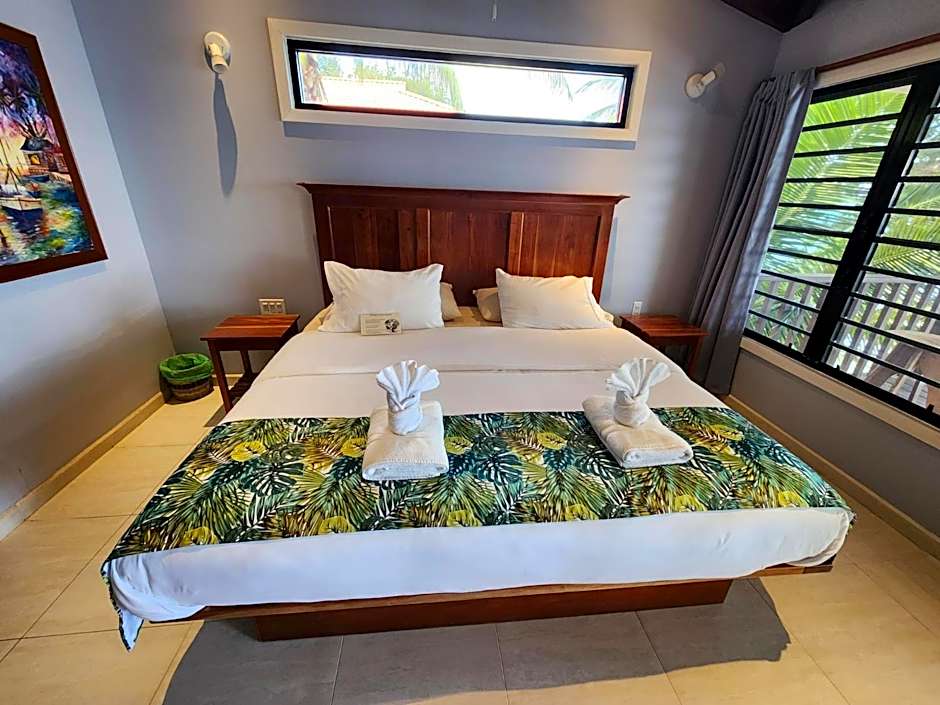 Photo 1 of 5 of 1 King Bed Suite, Balcony