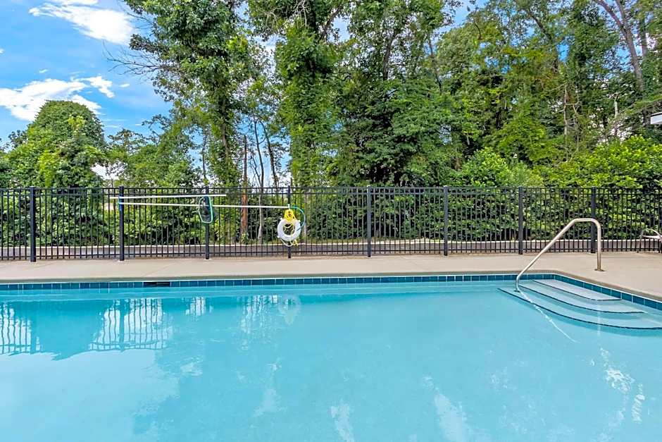 Econo Lodge Inn & Suites Cayce I-26 Airport