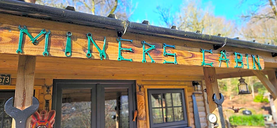 The Miners Log Cabin