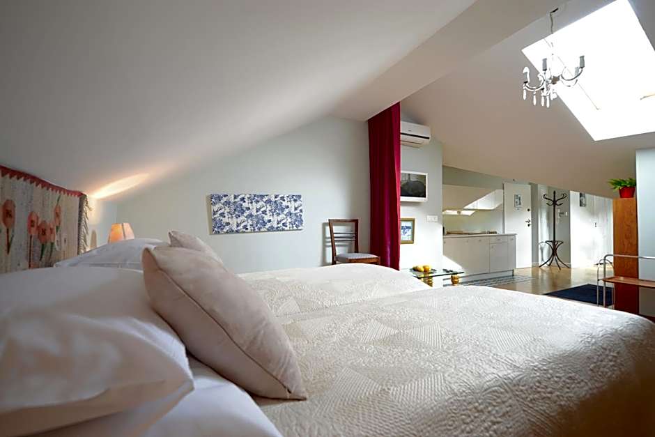 Crystal Suites Chez Helena