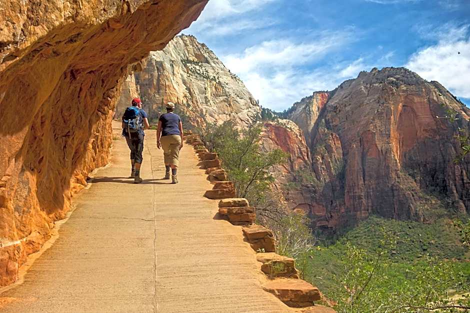 Zion Lodge