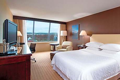 Club lounge access, Guest room, 1 Queen, City view