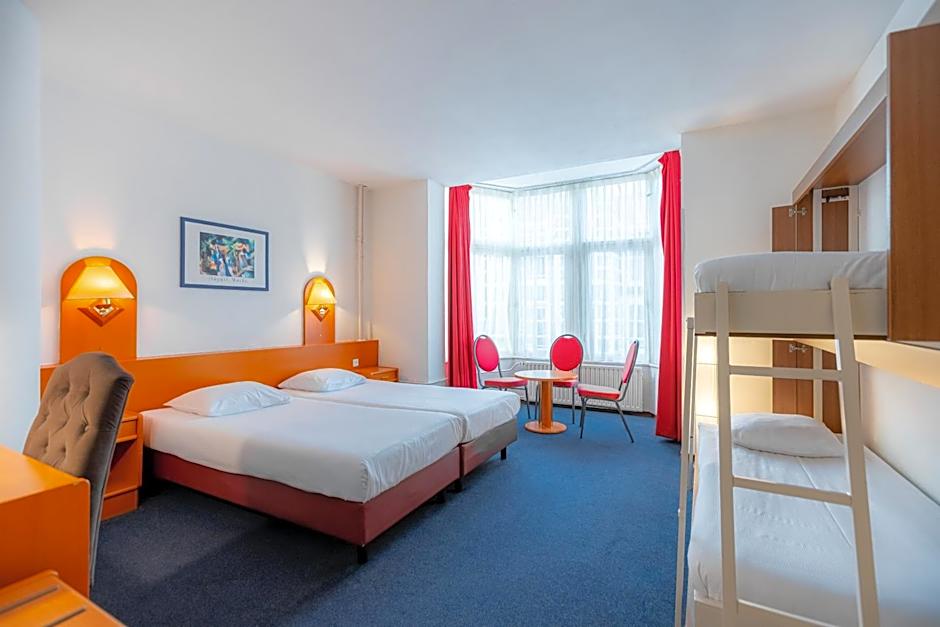 Photo 1 of 5 of Quadruple Room