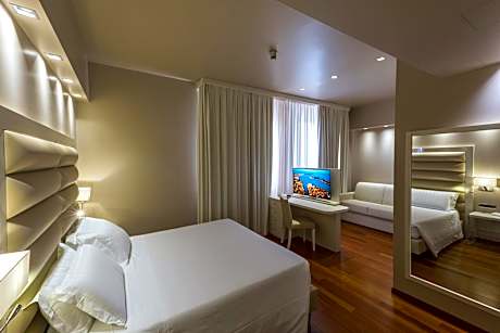 Family Room (2 Adults + 1 Child)