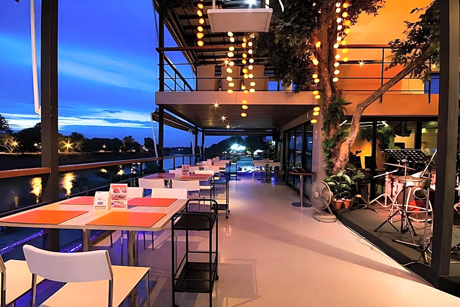 Dragon River Avenue Hotel