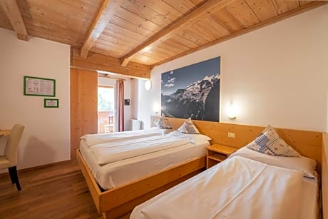 Economy Triple Room with Mountain View
