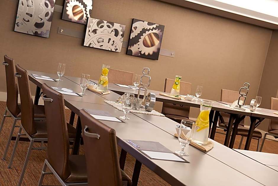 The Baronette Renaissance by Marriott Detroit-Novi Hotel