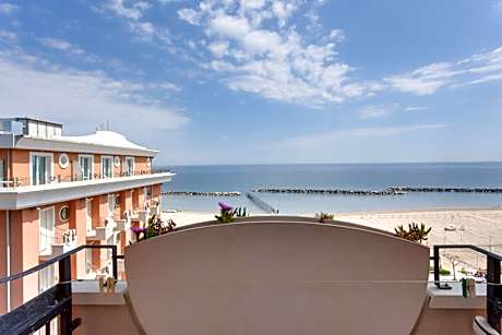 Standard Triple Room with Sea View