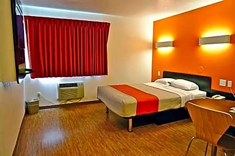 1 QUEEN BED | NON-SMOKING