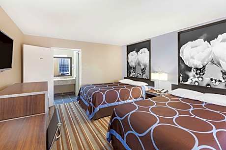 1 Queen Bed Mobility/Hearing Accessible Room Bathtub w/ Grab Bars Non-Smoking