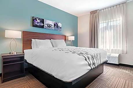 King Suite - Accessible/Non-Smoking