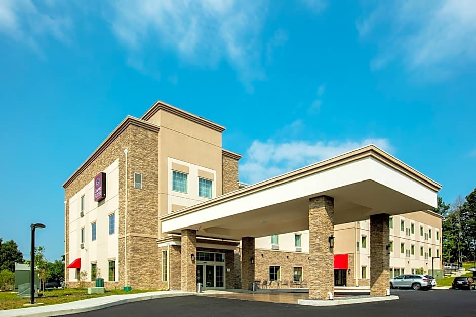 Comfort Suites Fishkill near Interstate 84