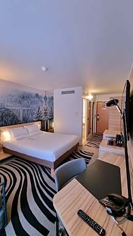 Standard Queen Room with Sofa