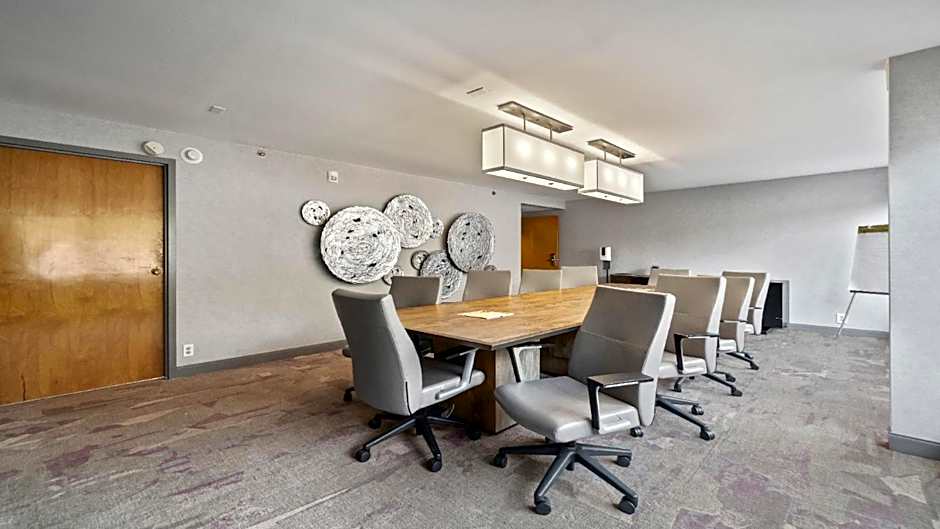 315 LoSo Hotel Airport