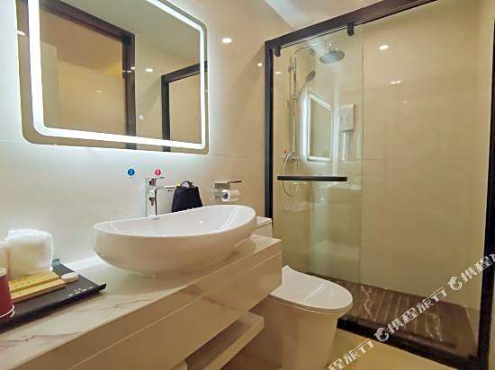 Guangzhou Longjin Hotel (Ximenkou Subway Station, Shangxiajiu Pedestrian Street)
