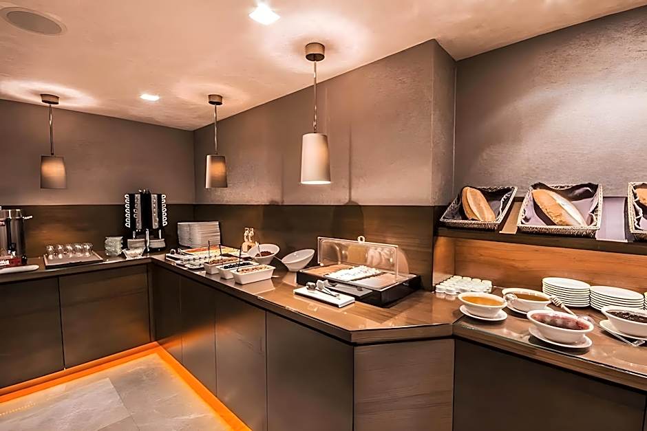 The New Hotel Zeybek