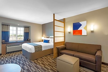 1 Queen Bed Studio Suite Non-Smoking