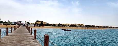 Luxury villa In Jaz Little Venice Elsokhna Golf Resort With Private Garden & Pool View - Families Only