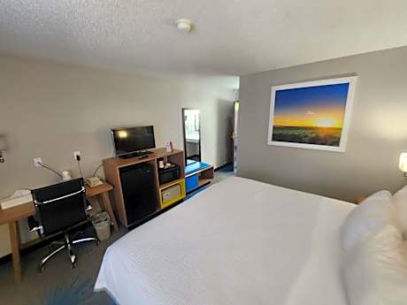 Queen Efficiency Non Smoking