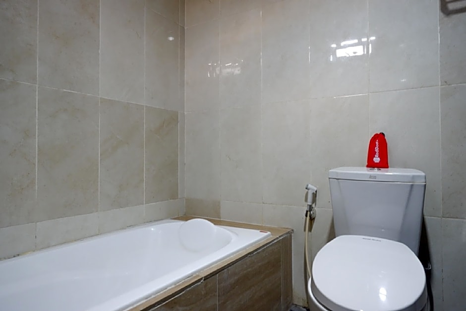 RedDoorz Plus @ Cameloan Hotel Palu