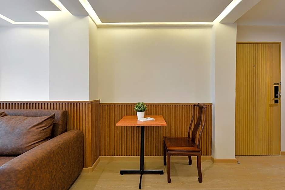 Ratchathewi Hyde Away