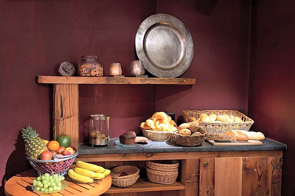 22 Summits Apartments