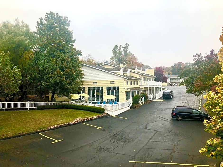 Honeysuckle Inn & Conference Center