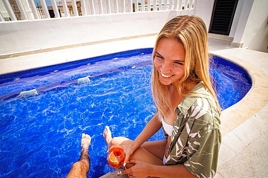 Nomads Party Hostel – Cancun, TX