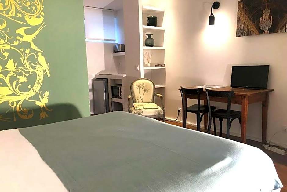 Denis & Virginie - château à pied - parking gratuit