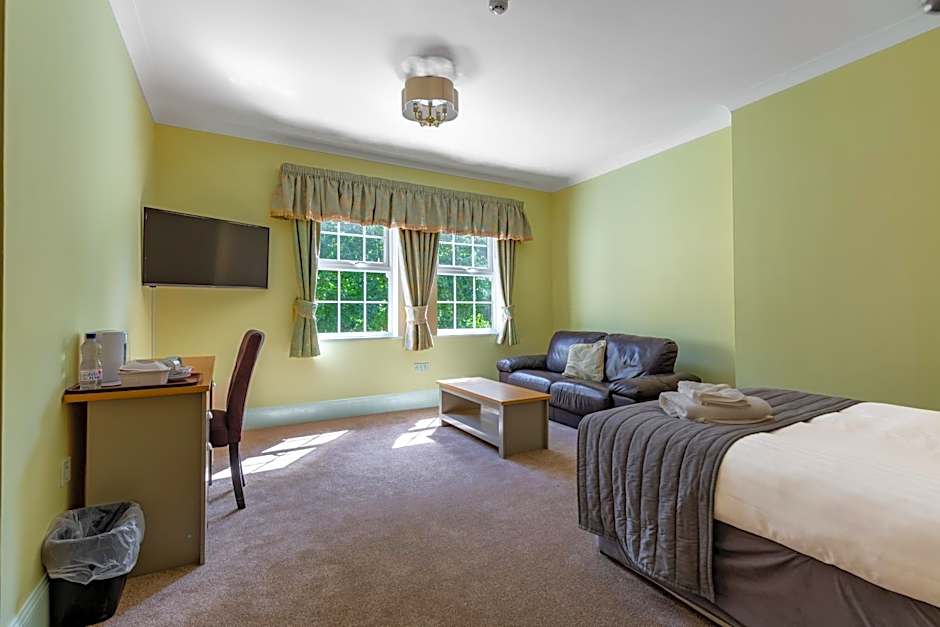 Woodland Manor Hotel