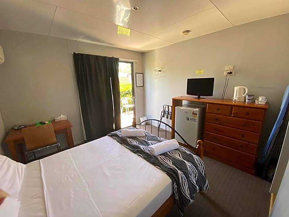 Coal n Cattle Hotel Motel