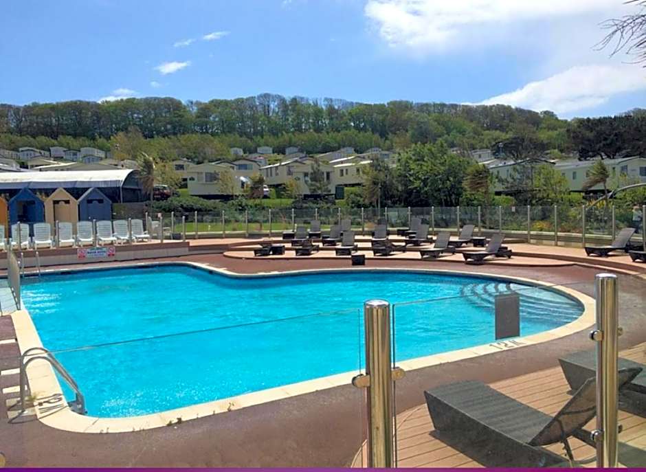 Caravan sleeps 8 at Littlesea, Weymouth