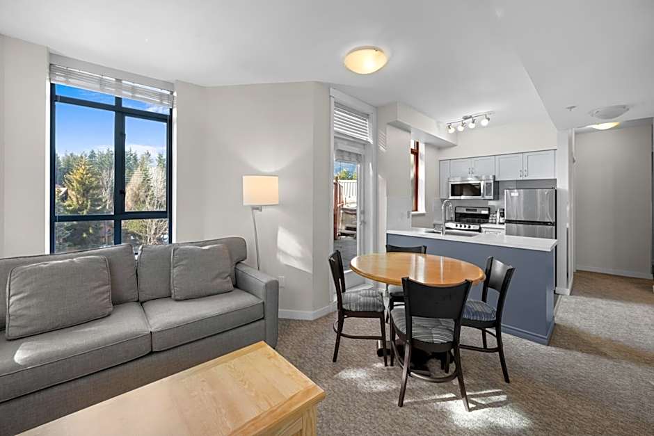 Alpenglow Lodge Two Bedroom Apartment with Private Hot Tub by MVA