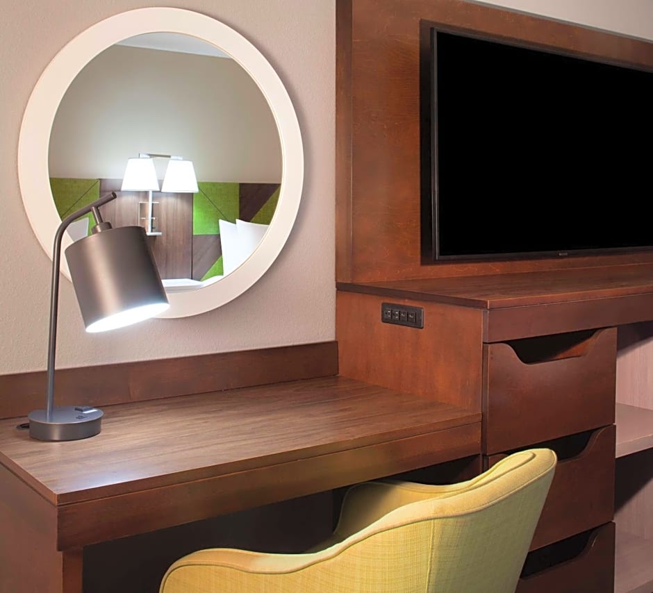 Hampton Inn By Hilton And Suites Atlanta Airport
