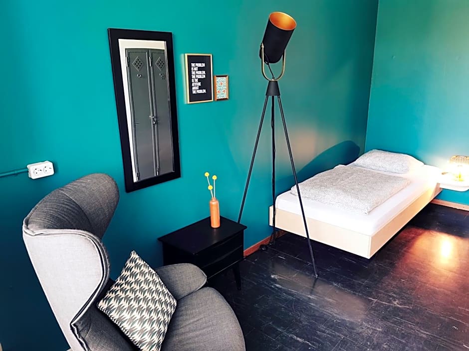 Single Room with Shared Bathroom — 4 fotoğraftan 1. fotoğraf