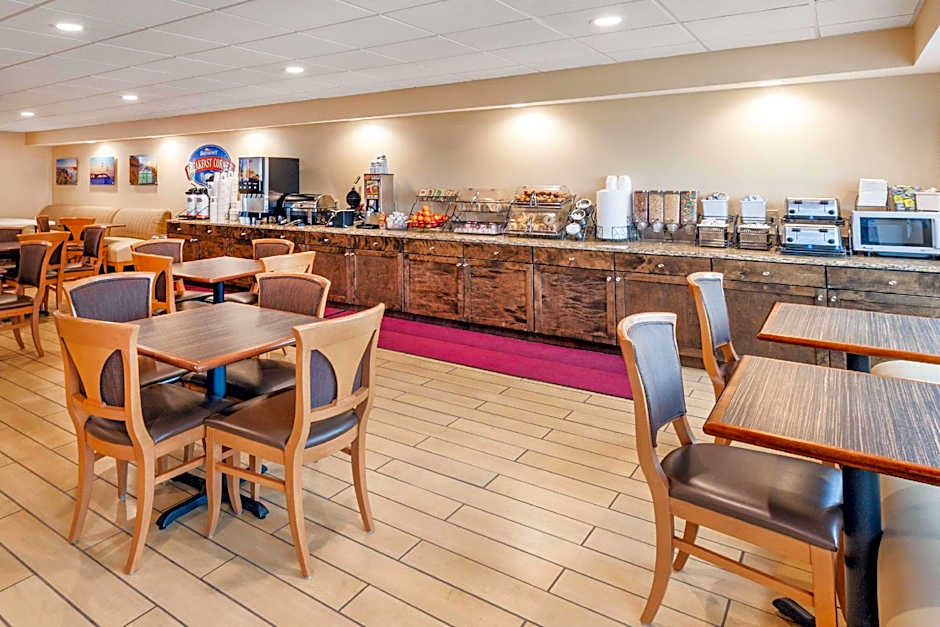 Baymont by Wyndham St. Ignace Lakefront