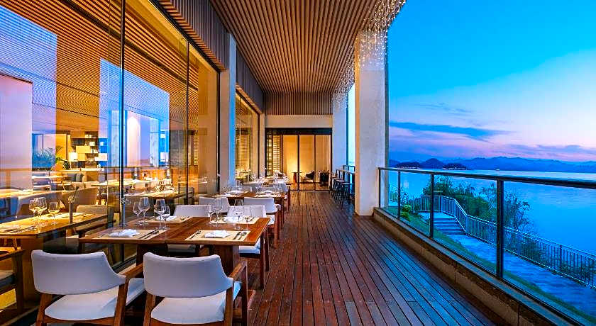 voco Thousand Island Lake By IHG