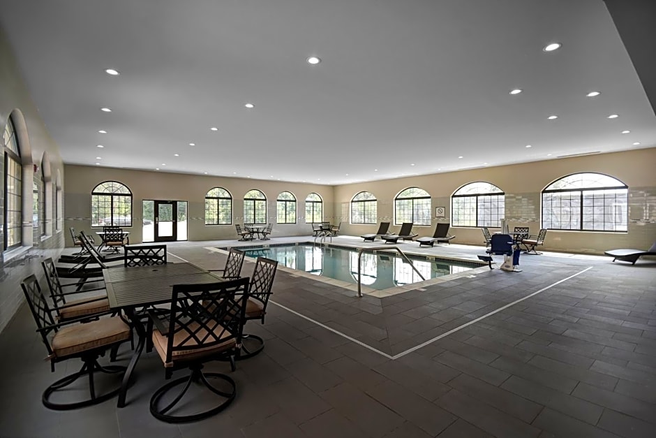 Staybridge Suites - Holland, an IHG Hotel