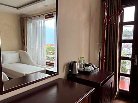 Deluxe Double or Twin Room with Mountain View
