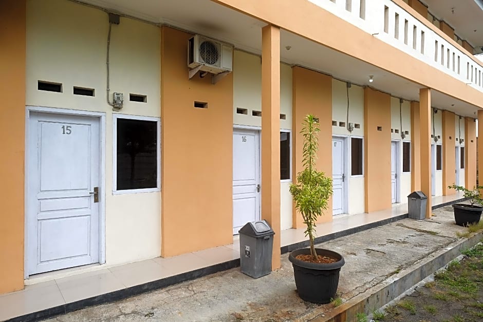 RedDoorz @ Putri Syariah Brebes