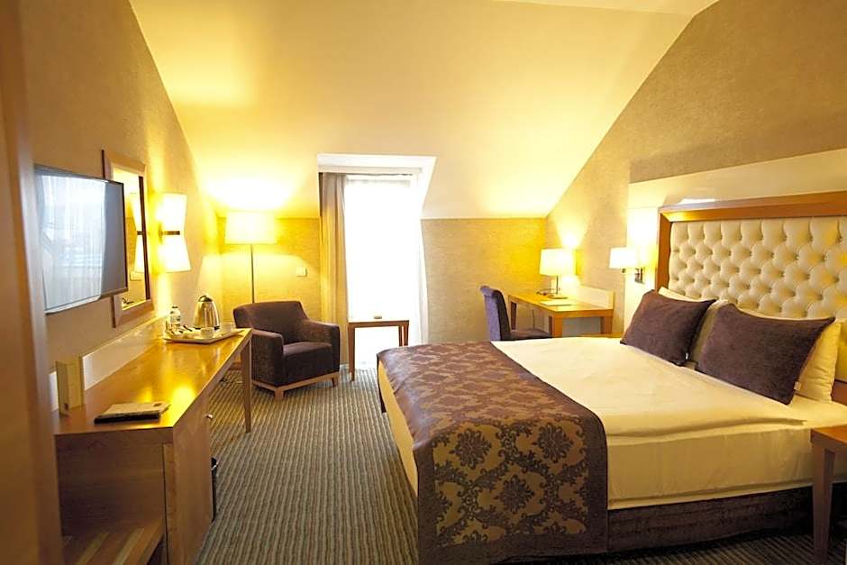 Tugcu Hotel Select