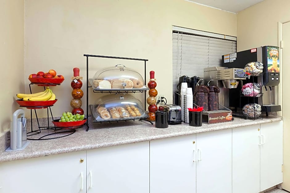 America's Best Value Inn & Suites Bakersfield Central