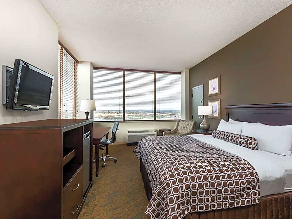 Ramada Plaza by Wyndham Cincinnati Sharonville