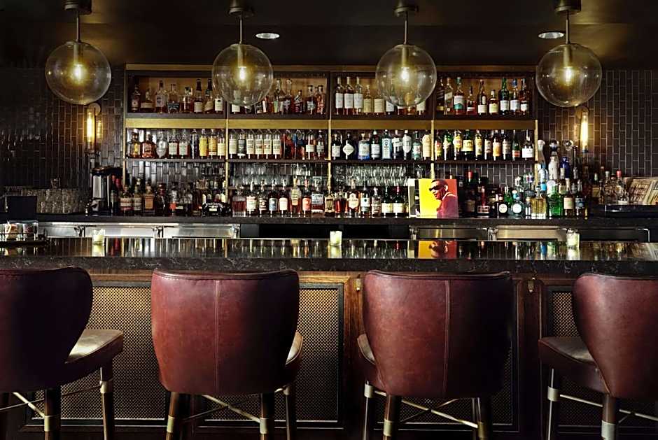 Hotel Phillips Kansas City Curio Collection by Hilton