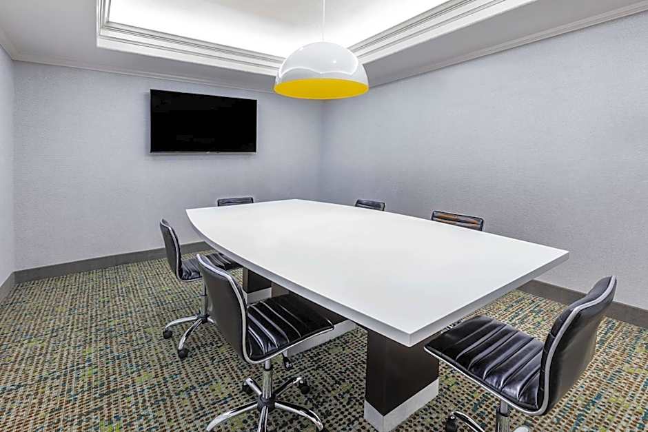 Hampton Inn By Hilton & Suites Dallas I-30 Cockrell Hill, TX